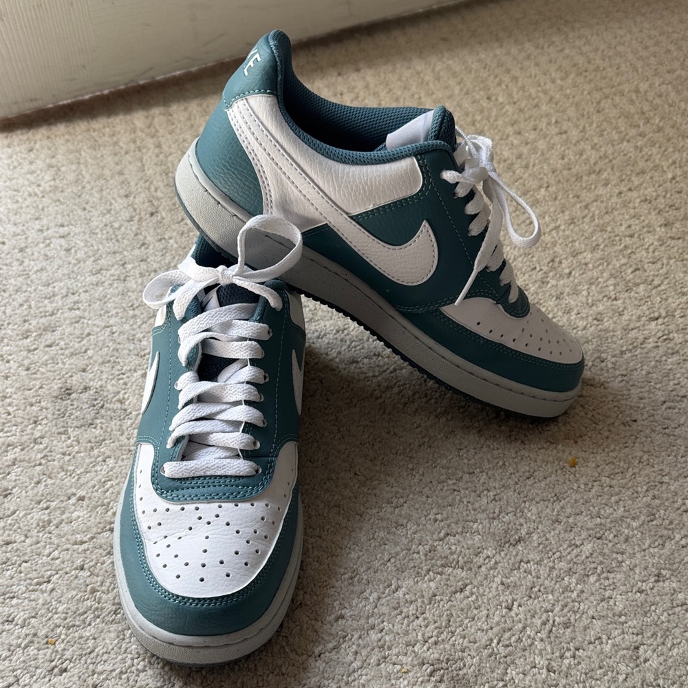 Nike Low Top Sneakers in Teal and White
